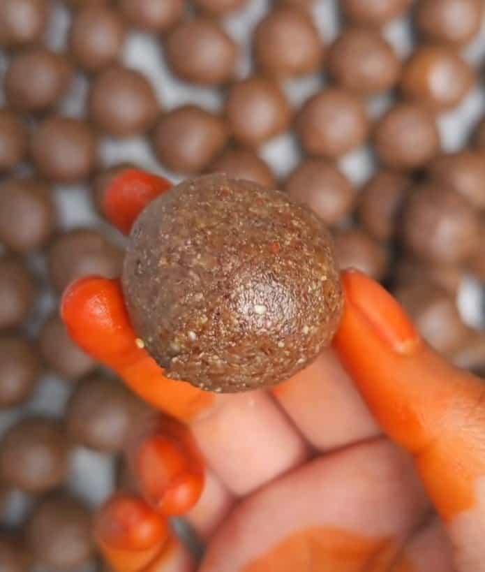 Avisela/Flax Seed Laddu