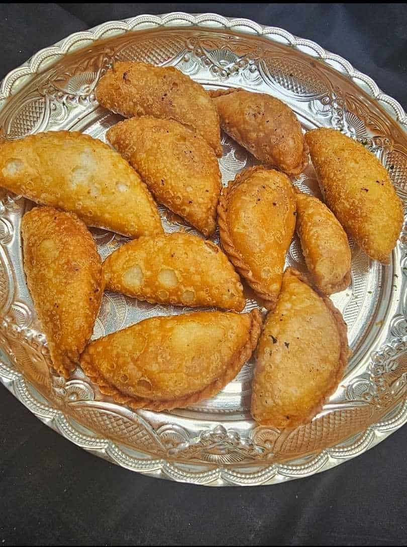 Kobbari Karijelu (Coconut filling)